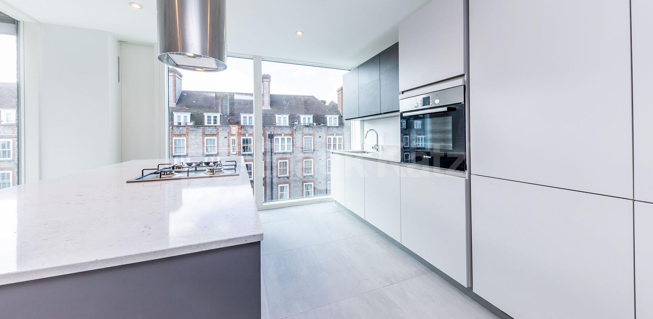 Luxury 3 bed two bath with balcony in a private development in Camden.  Cliff Villas, Camden 